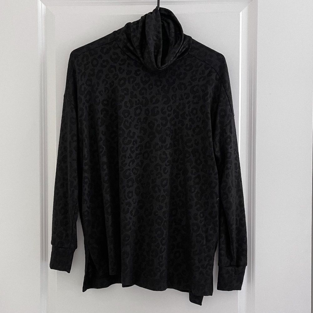 Saks Fifth Avenue Black Leopard Turtleneck